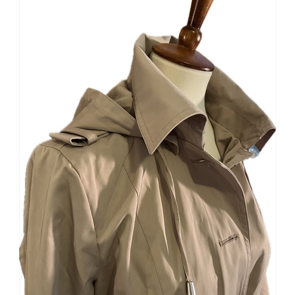 Michael Kors raincoat/trenchcoat, removable hood, tan, M - Picture 3 of 10
